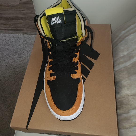 Shoes - Picture 3 of 3